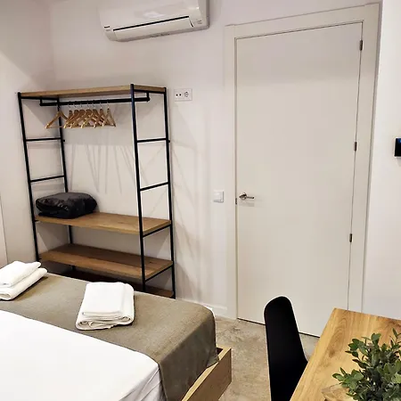 Ariqus Fira Aparthotel